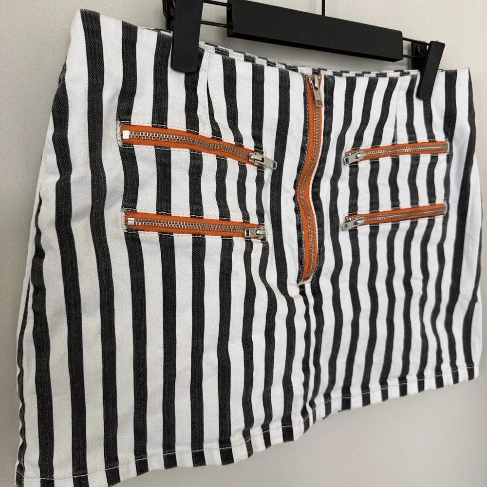 Urban Outfitters Womens Large Black White Stripe Zippers Mini Skirt‎ Y2K Vibe